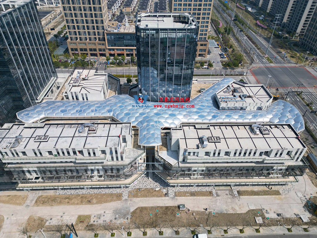 已完工，這個ETFE氣枕商業天幕閃亮登場！