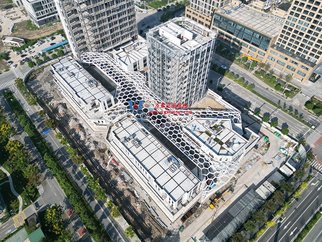 已完工，這個ETFE氣枕商業天幕閃亮登場！