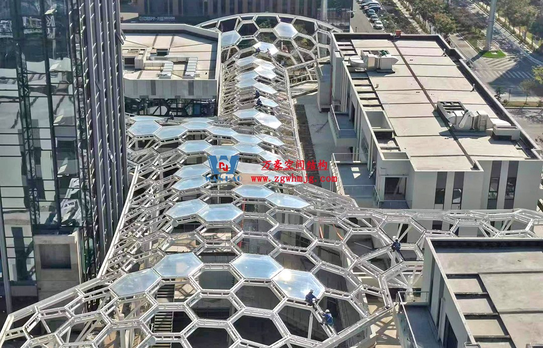 已完工，這個ETFE氣枕商業天幕閃亮登場！