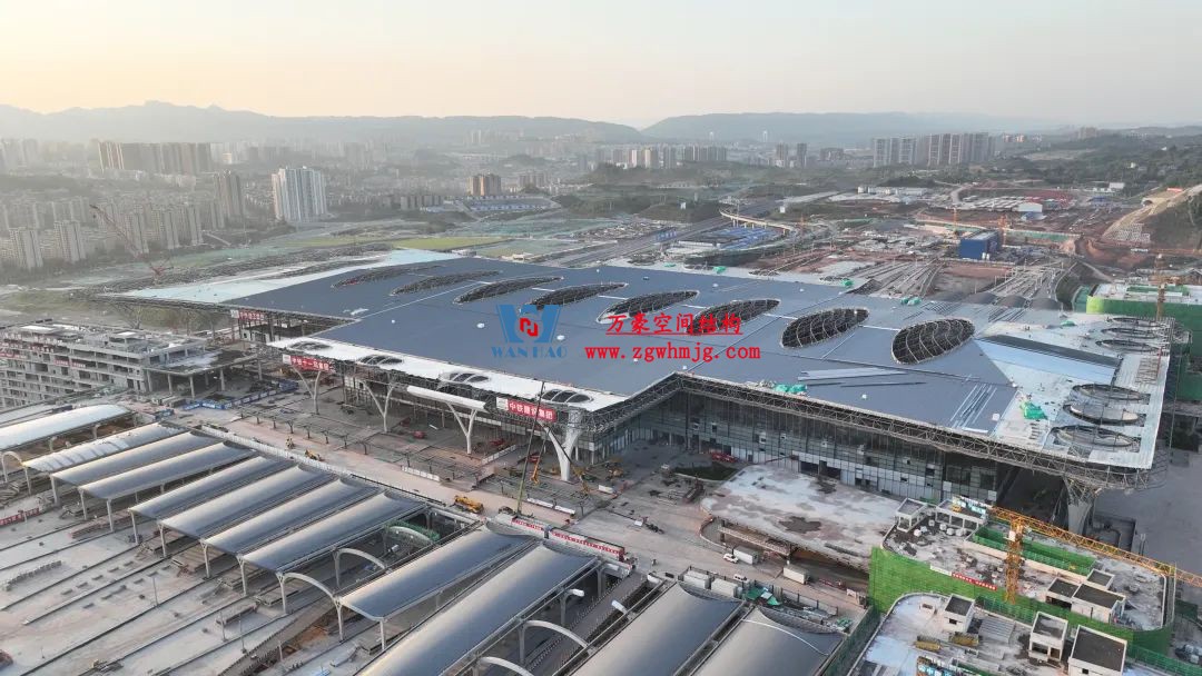 提檔提速,ETFE氣枕膜結構天窗正在火熱施工安裝中 提檔提速,ETFE氣枕膜結構天窗正在火熱施工安裝中