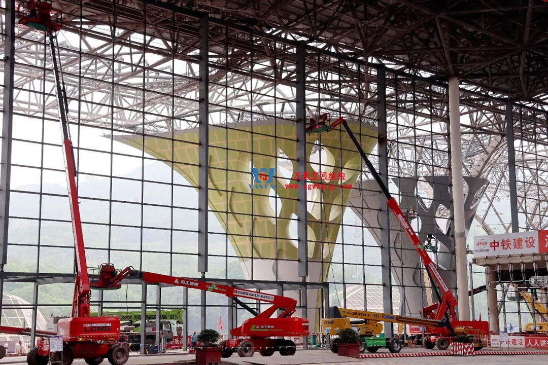 提檔提速,ETFE氣枕膜結構天窗正在火熱施工安裝中 提檔提速,ETFE氣枕膜結構天窗正在火熱施工安裝中