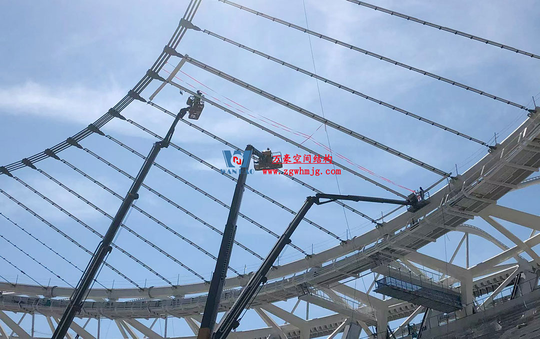 無錫奧體中心體育場ETFE膜首吊成功,太湖畔將閃耀“生態之光” 無錫奧體中心體育場ETFE膜首吊成功,太湖畔將閃耀“生態之光”