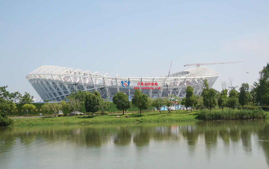 無錫奧體中心體育場ETFE膜首吊成功,太湖畔將閃耀“生態之光” 無錫奧體中心體育場ETFE膜首吊成功,太湖畔將閃耀“生態之光”