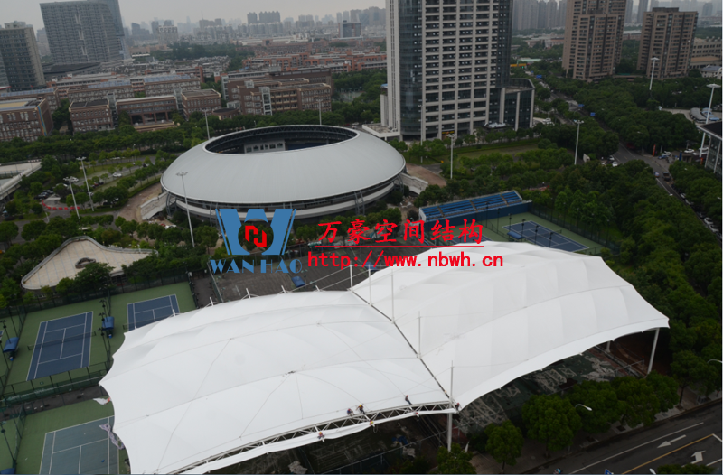 膜結構遮陽雨棚有哪些特點？如何選擇合適的膜結構遮陽棚公司？