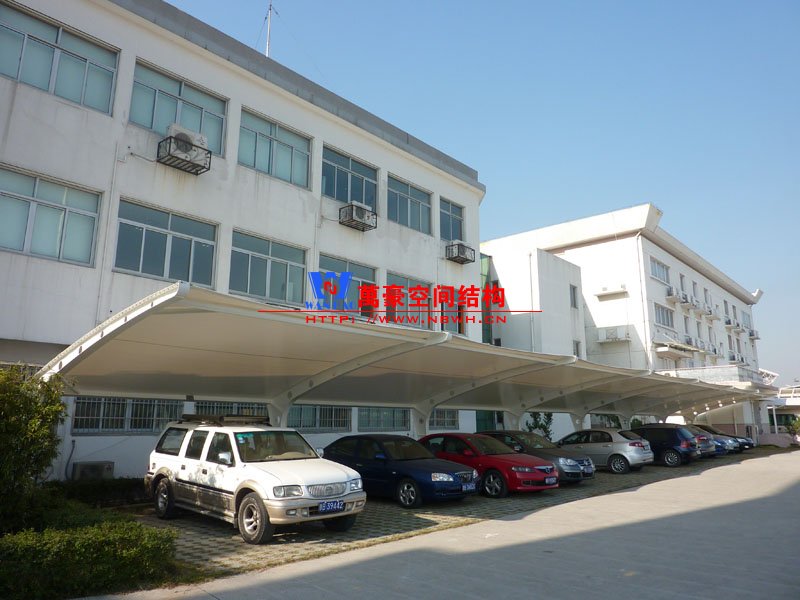 膜結構車棚材料