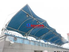 張拉膜看臺有什么哪些優點？張拉膜看臺施工時有哪些注意事項？