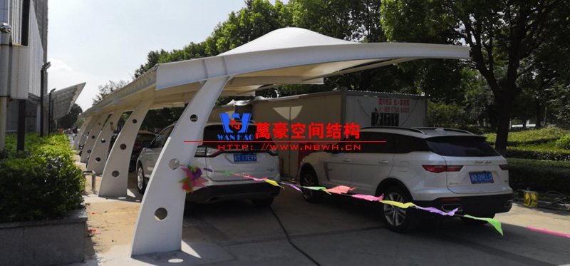 鋼膜結構車棚