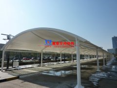 膜結(jié)構(gòu)車棚防震性能如何？膜結(jié)構(gòu)車棚能扛得住地震嗎？