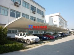 膜結(jié)構(gòu)車棚排水怎么設(shè)計(jì)合理？膜結(jié)構(gòu)車棚排水有哪幾種形式？