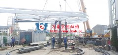 臺州大板橋ETFE氣枕天幕項目鋼結構開始吊裝